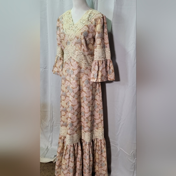 Vintage 1970's Women's Pink Floral Lace Bell Long Sleeve Maxi Ballgown Dress Med - Picture 7 of 9